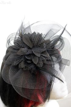 Gothic Haarschmuck „Dark Blossom“ mit Federn & Schleiernetz